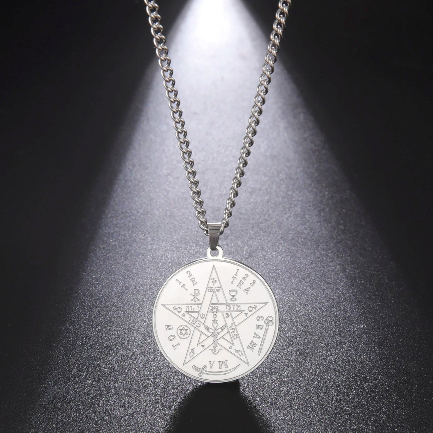 Tetragrámaton +  cordón cuero